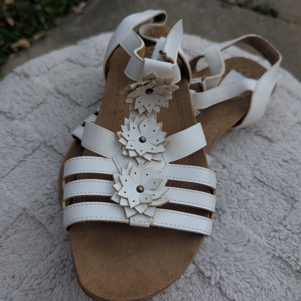 NWOT Natural Soul Velcro Sandals Size 10